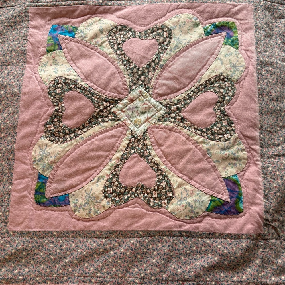 Dated 1989 SAMPLER Cotton PATCHWORK QUILT  - 86”x 100” Pink - Picture 8 of 16